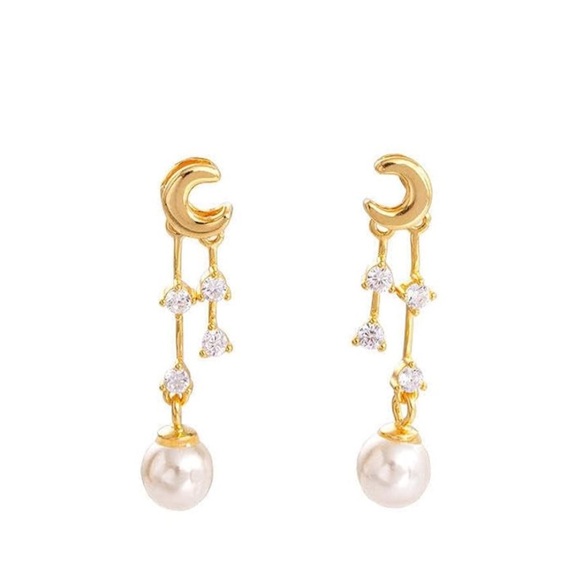 Elegant Silver and Pearl Crescent Earrings - Picture 4 of 5